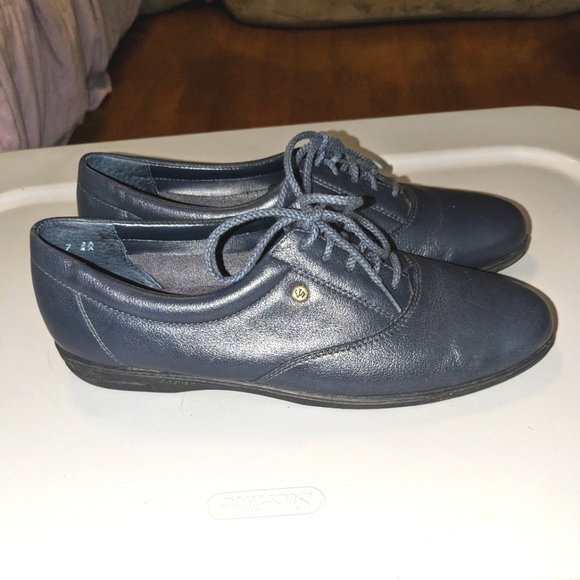 Easy Spirit Motion Leather Oxfords Navy size 7 Narrow - Picture 1 of 8